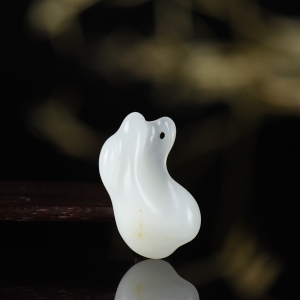 籽料和田白玉流动吊坠