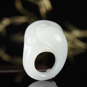 籽料和田白玉扳指