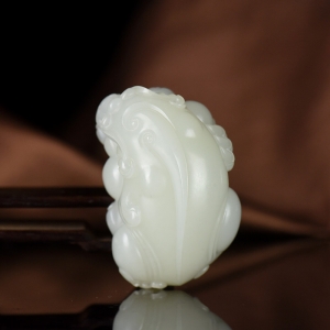 籽料和田白玉貔貅手把件