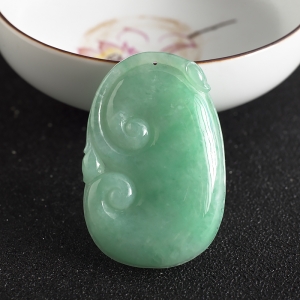 糯种豆绿翡翠如意吊坠