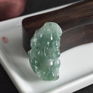 糯冰种飘翠翡翠貔貅吊坠
