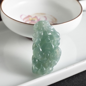 糯冰种飘翠翡翠貔貅吊坠