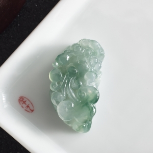 糯冰种飘花翡翠貔貅吊坠