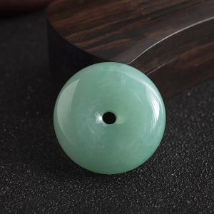 糯种浅绿翡翠平安扣吊坠