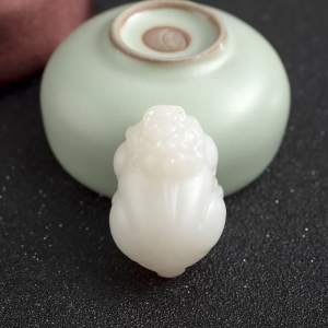 山料和田白玉貔貅吊坠