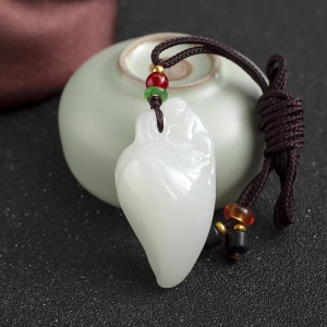 山料和田白玉灵猴献瑞吊坠
