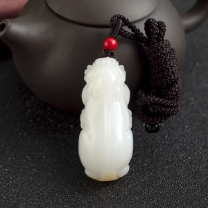 山料和田白玉貔貅吊坠