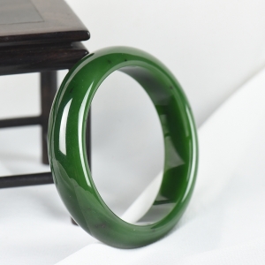 58.5mm山料和田碧玉手镯