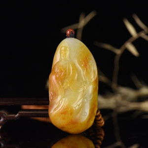 籽料和田玉黄沁观音吊坠
