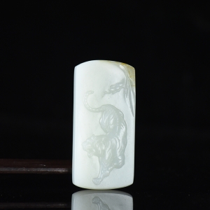 籽料和田白玉老虎吊坠