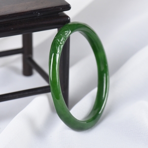 56.5mm山料和田碧玉贵妃镯