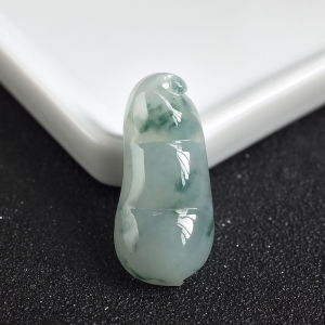 糯冰种飘花翡翠福豆吊坠