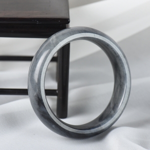 59mm籽料和田玉青花手镯