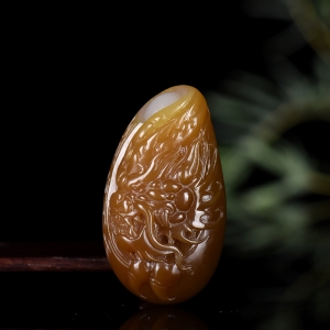 山料和田糖玉龙吊坠