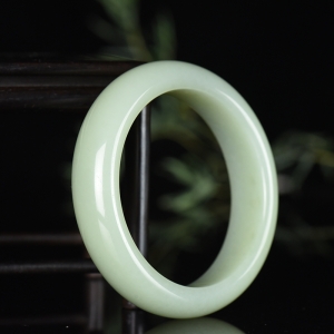 61mm山料和田玉手镯