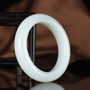 56mm籽料和田白玉手镯