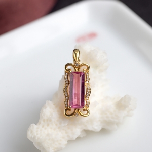 18K玫红碧玺方形吊坠