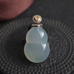 18K糯冰种飘翠翡翠葫芦吊坠