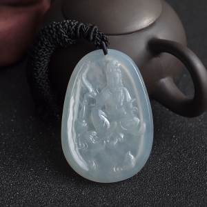 冰种翡翠观音吊坠