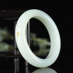 58.5mm籽料和田白玉手镯