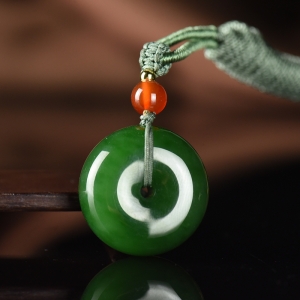 山料和田碧玉平安扣吊坠
