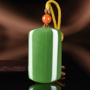 山料和田碧玉无事牌吊坠