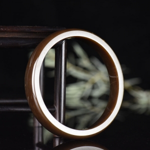 62mm山料和田糖玉手镯