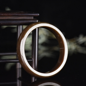 55mm山料和田糖玉手镯