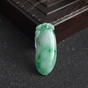糯种飘翠翡翠福瓜吊坠