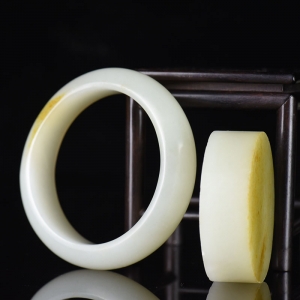 60.5mm籽料和田白玉手镯套装