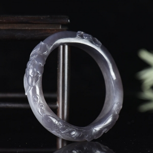 54mm山料和田烟青玉连年有余手镯