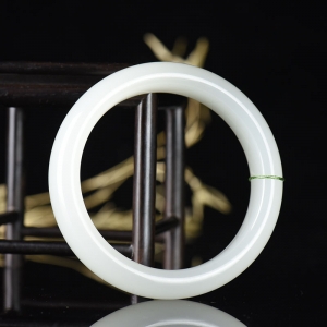 61mm山料和田羊脂白玉手镯