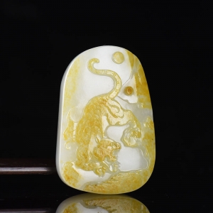 籽料和田白玉老虎吊坠