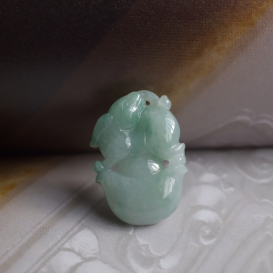 糯种飘翠翡翠卯兔吊坠