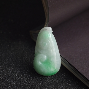糯种飘翠翡翠如意吊坠