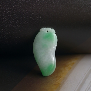 糯种飘翠翡翠福瓜吊坠