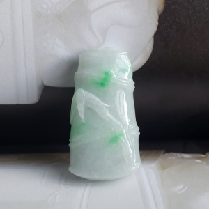 糯种飘翠翡翠节节高升吊坠