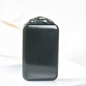 山料和田青玉无事牌吊坠