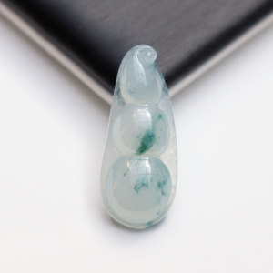 糯冰种飘花翡翠连中三元吊坠