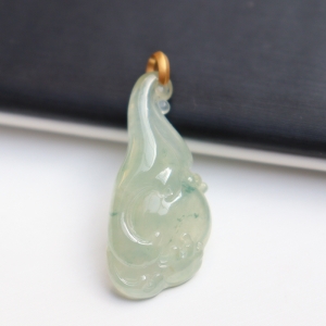 18k冰种飘花翡翠如意吊坠