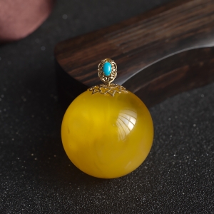 18K鸡油黄金绞蜜圆珠吊坠