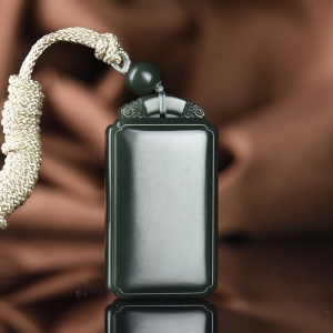 山料和田青玉无事牌吊坠