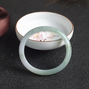 53.5mm糯种飘翠翡翠贵妃镯