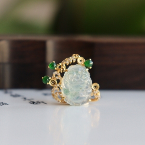 18k冰种飘花翡翠事事如意吊坠