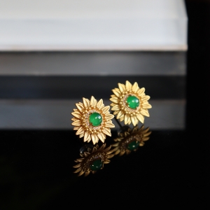 18k冰种翠绿翡翠太阳花耳钉