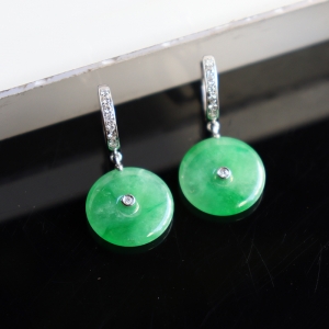 18k糯冰种翠绿翡翠平安扣耳扣