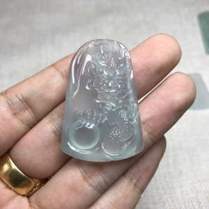 冰种翡翠辰龙吊坠