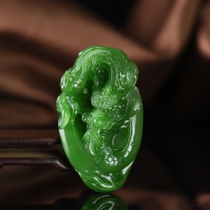 山料和田碧玉飞龙在天吊坠