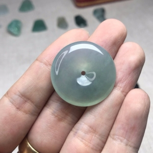 糯冰种浅绿翡翠平安扣吊坠