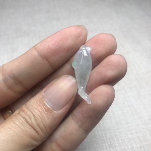糯冰种飘翠翡翠海豚吊坠